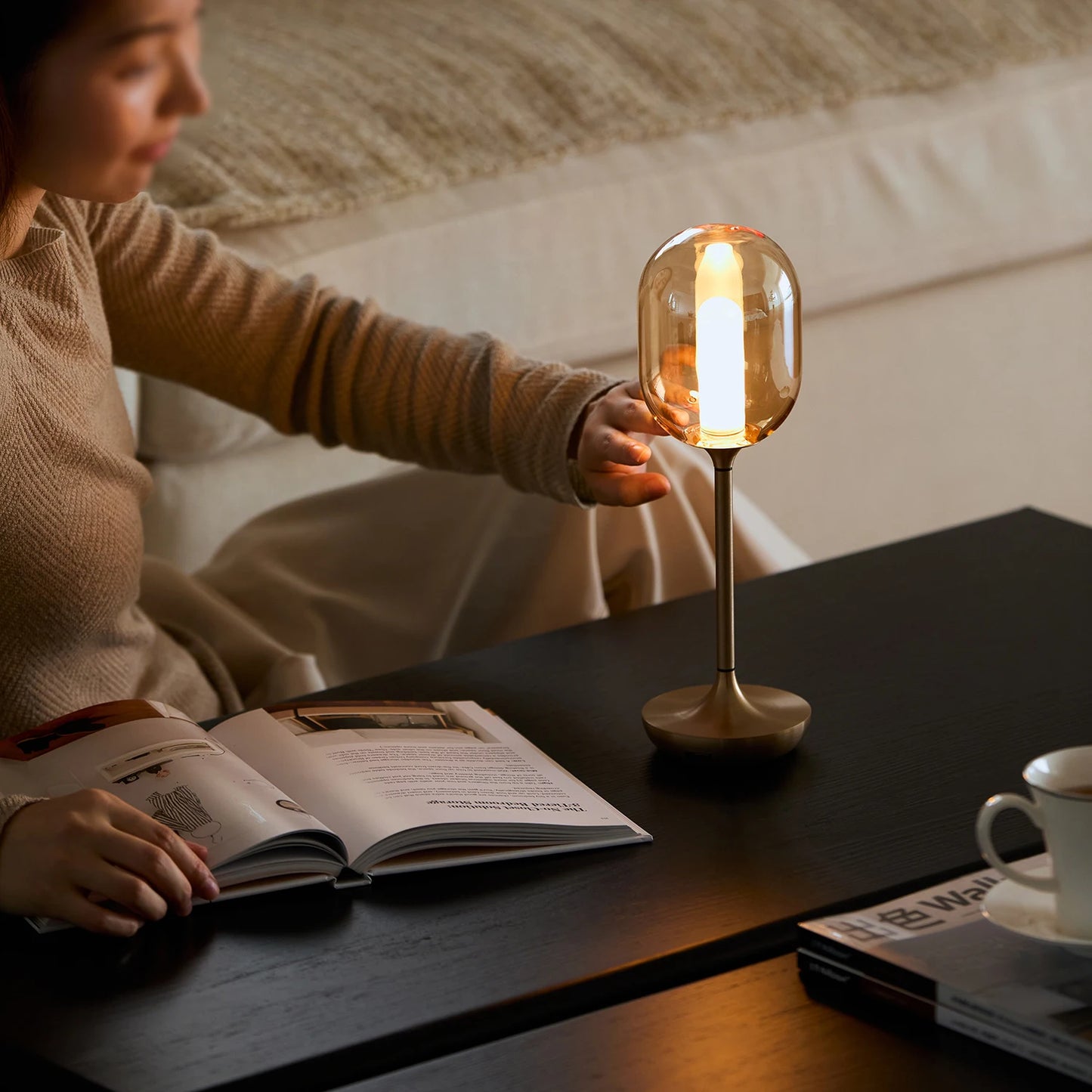 Wireless Glass Table Lamp